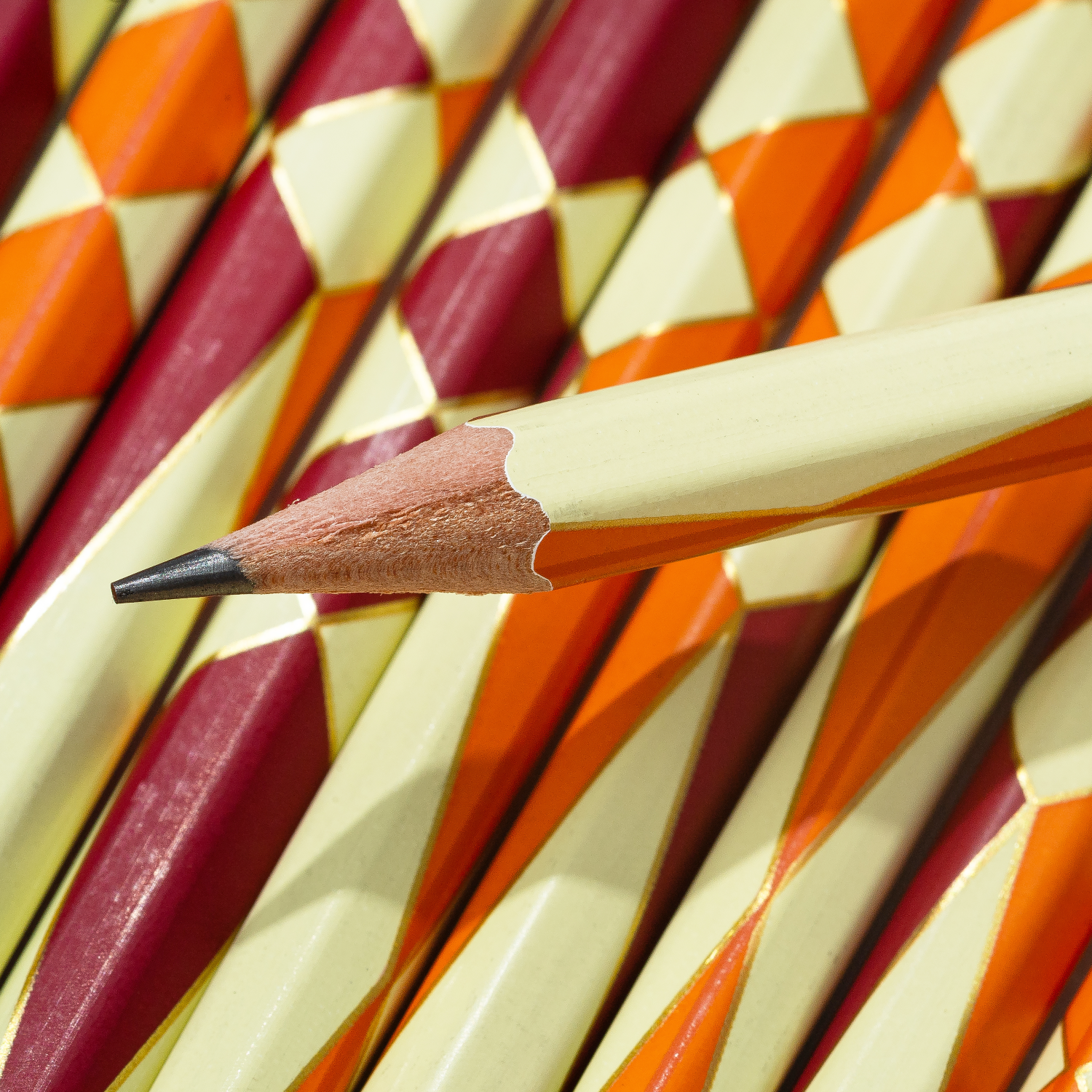 Blackwing Volume 574 close up of the end of the pencil. 