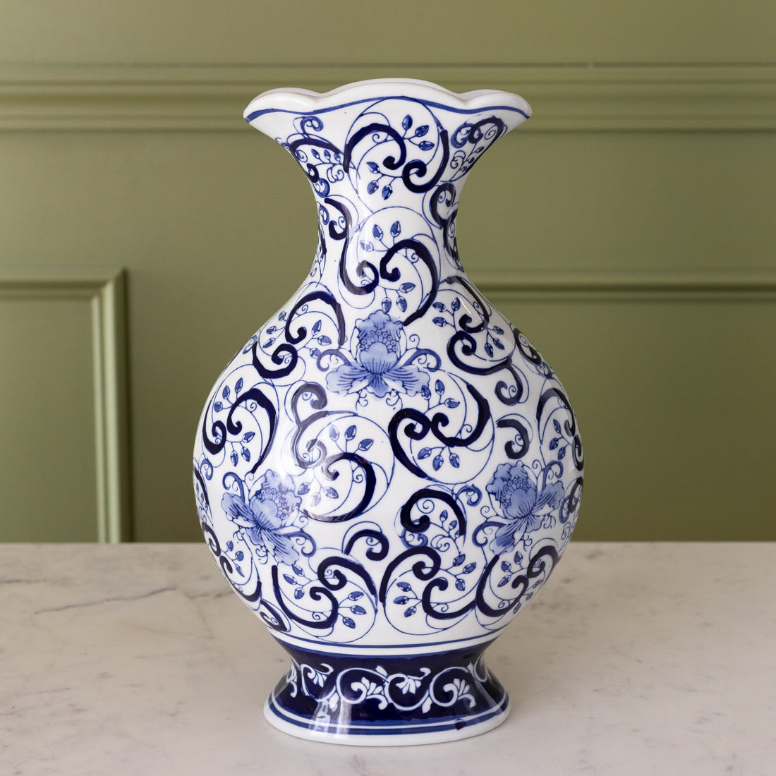 Chinoiserie Classic Vase on a table.