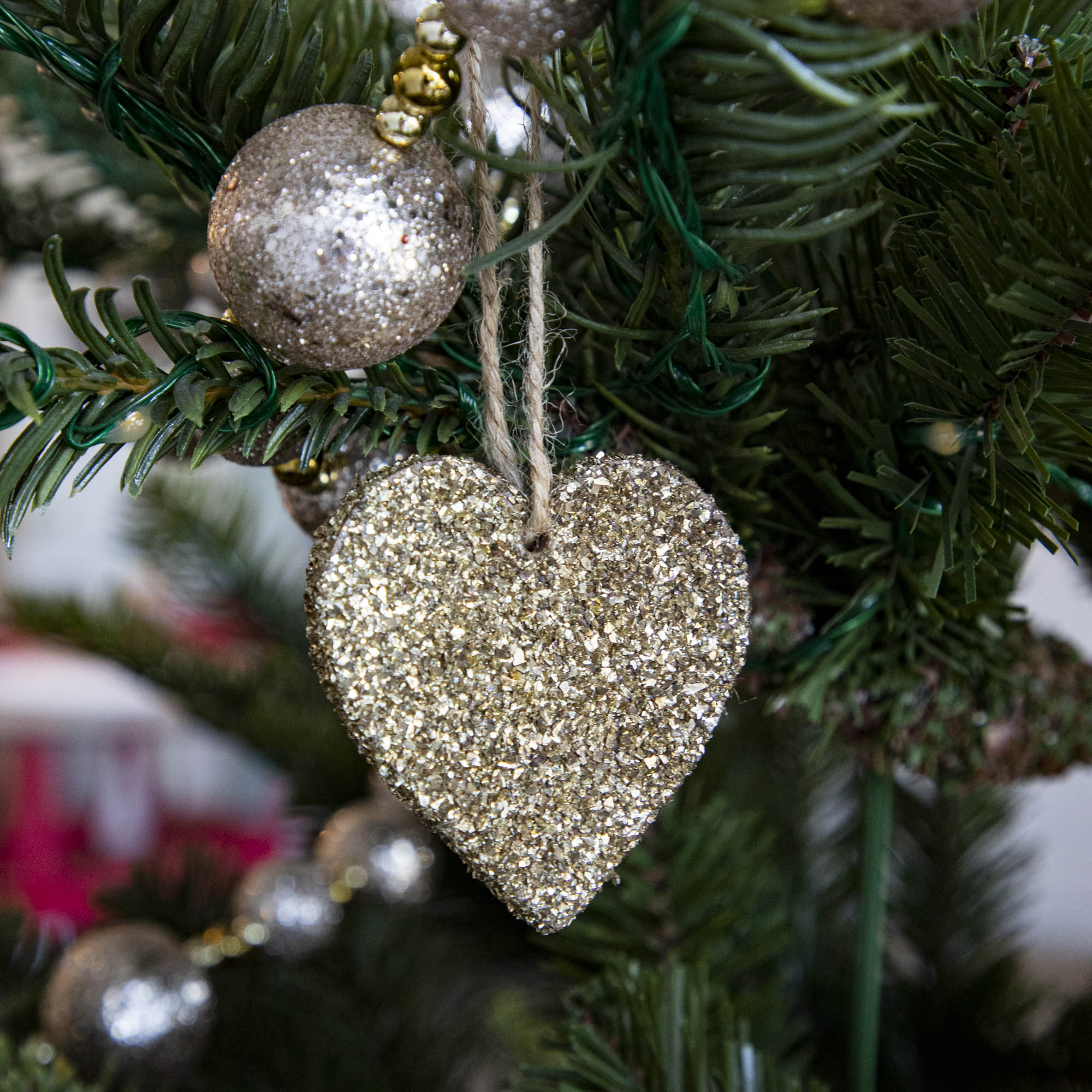 Gold Glass Glitter Heart Ornament