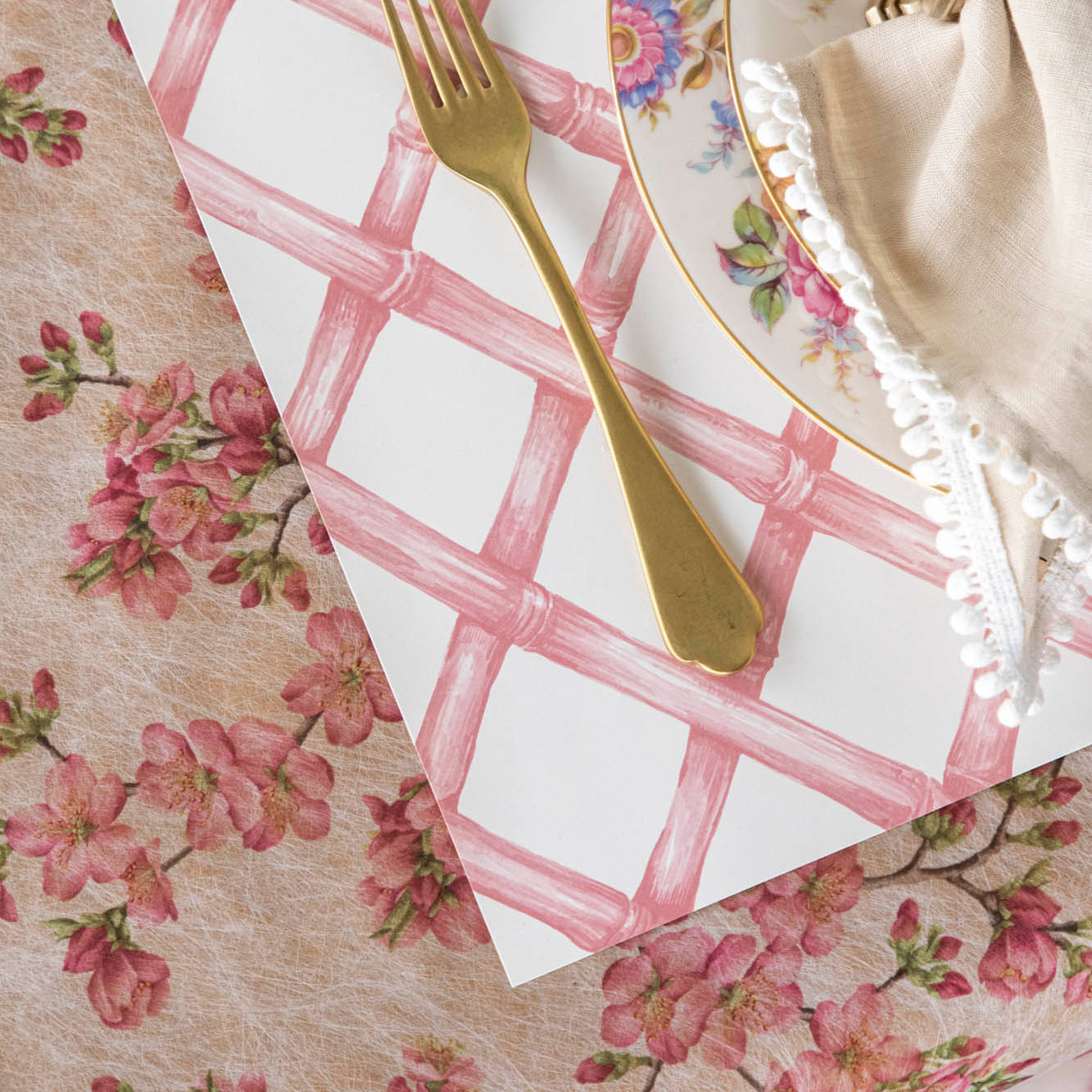 Pink Lattice Placemat on the Pink Cherry Blossom Runner.