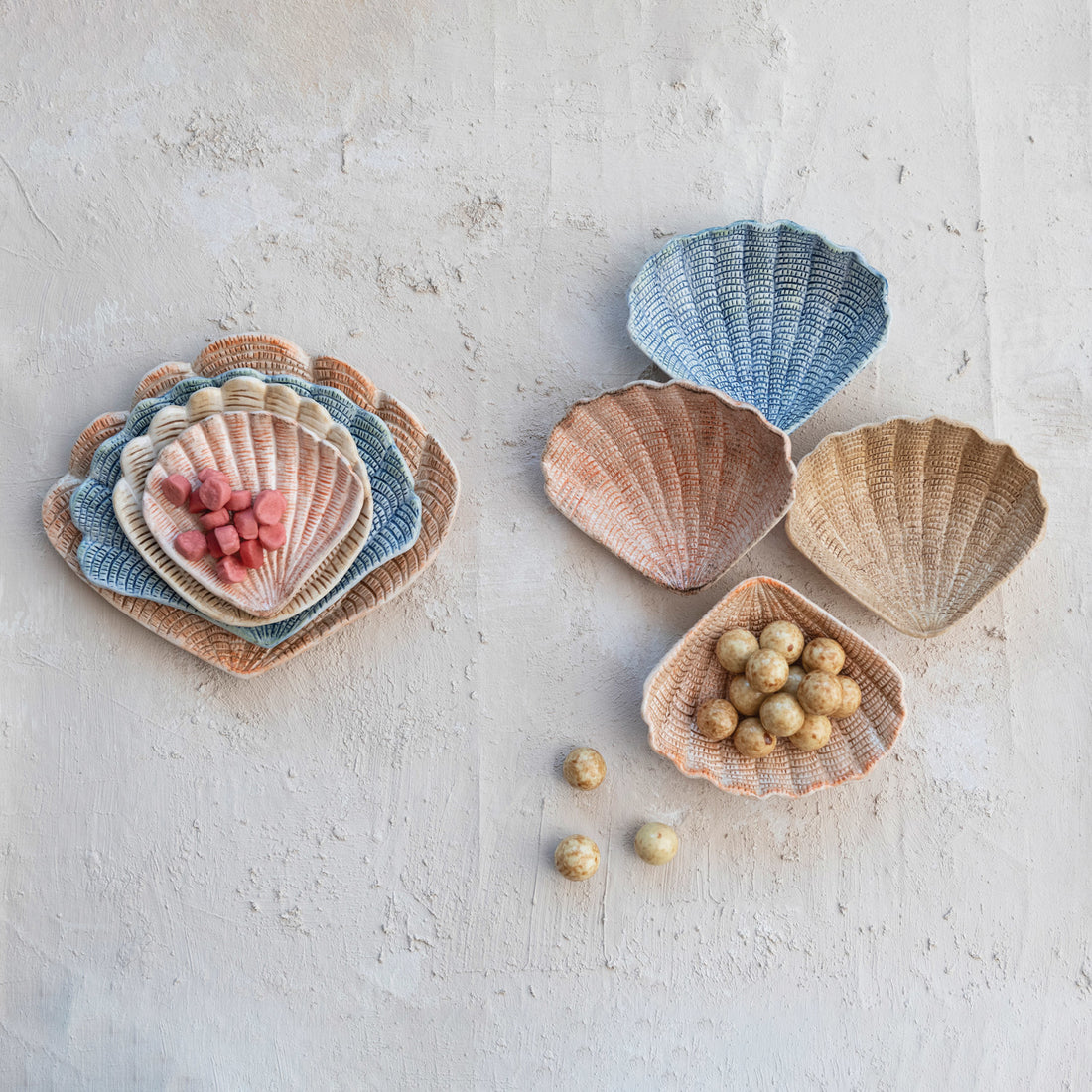 Set of 4 different sized shell shaped plates. 