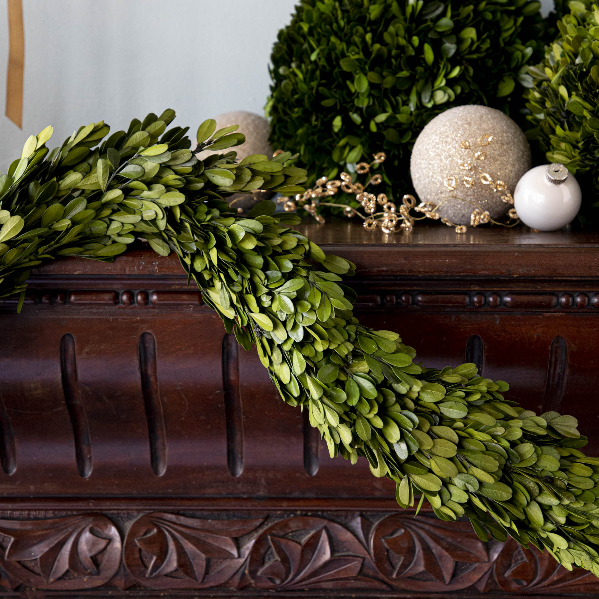 Preserved Boxwood Country Manor Garland